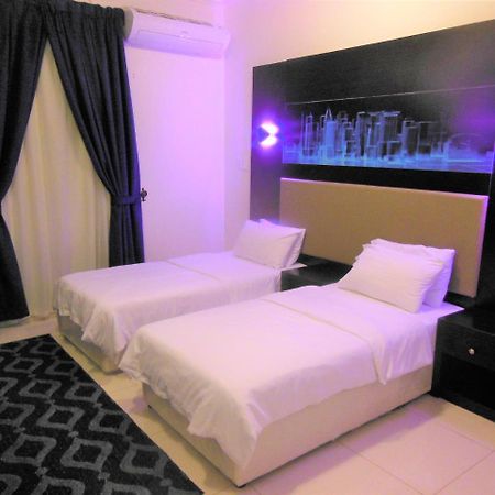 Holiday Furnished Units Дамам Екстериор снимка