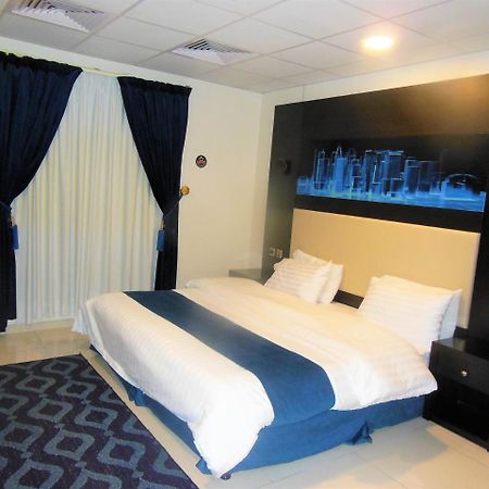 Holiday Furnished Units Дамам Екстериор снимка