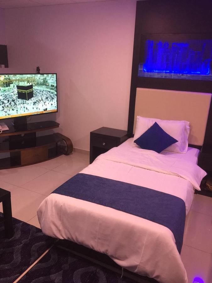 Holiday Furnished Units Дамам Екстериор снимка