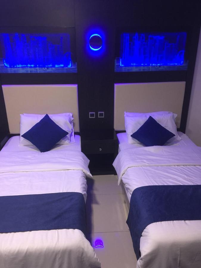 Holiday Furnished Units Дамам Екстериор снимка