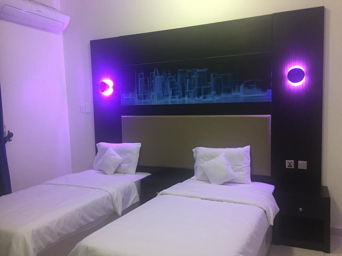 Holiday Furnished Units Дамам Екстериор снимка