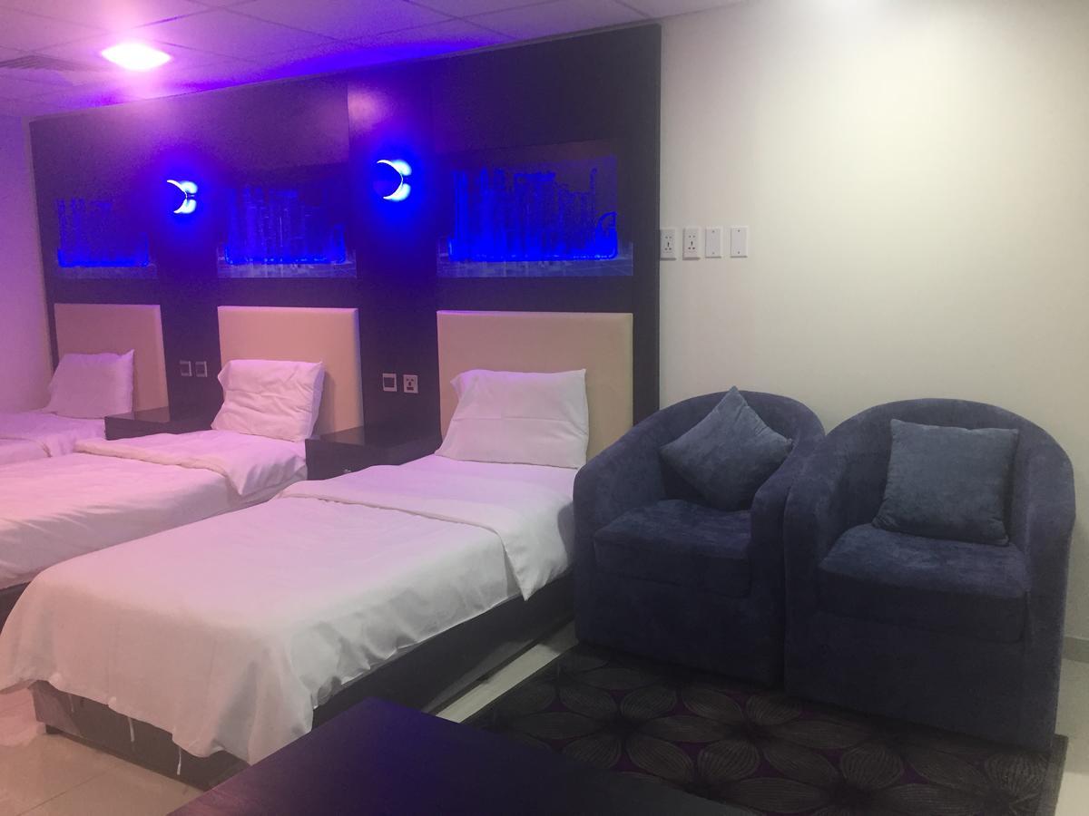 Holiday Furnished Units Дамам Екстериор снимка