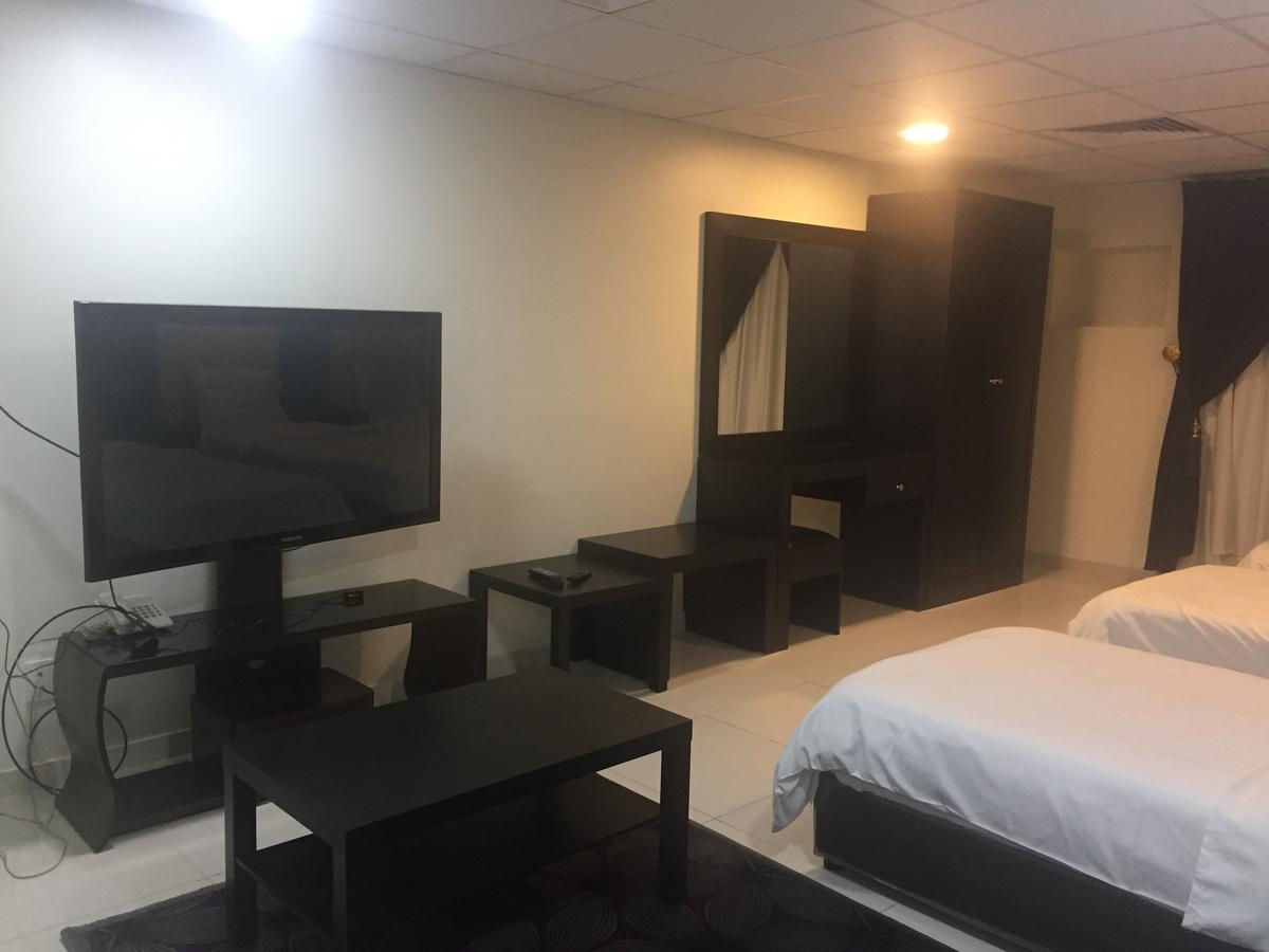 Holiday Furnished Units Дамам Екстериор снимка