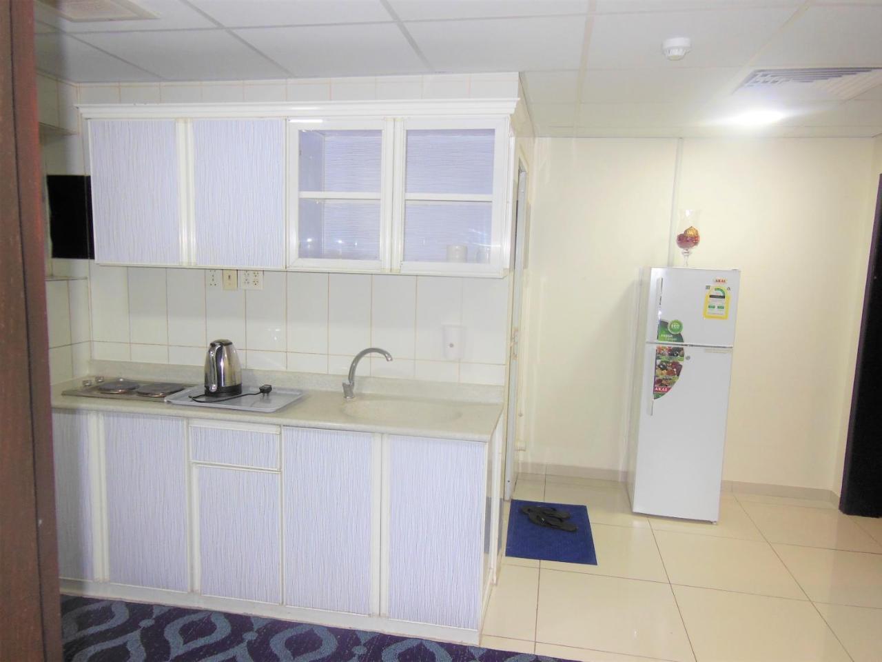 Holiday Furnished Units Дамам Екстериор снимка
