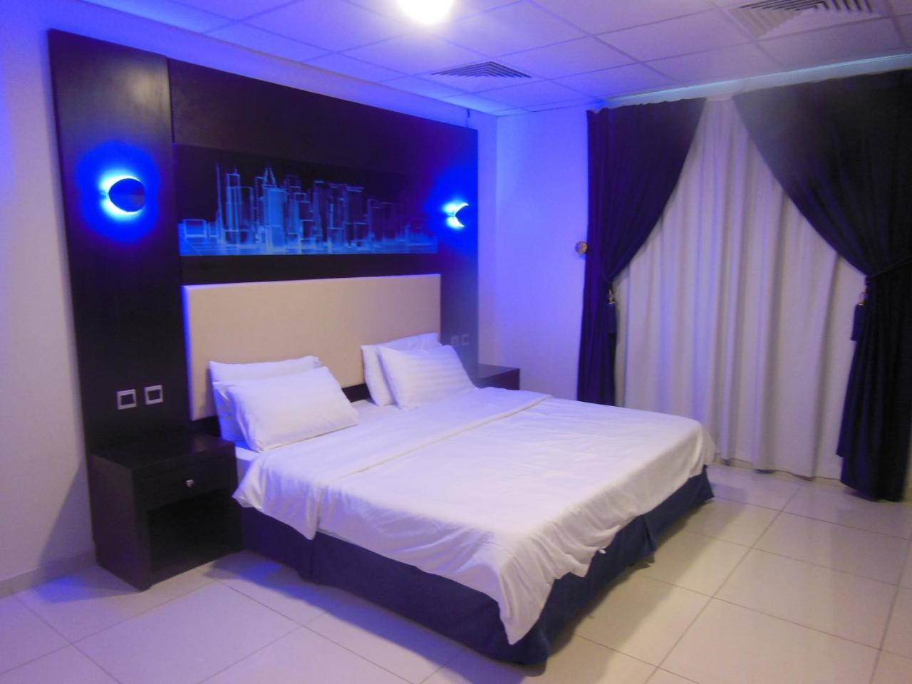 Holiday Furnished Units Дамам Екстериор снимка